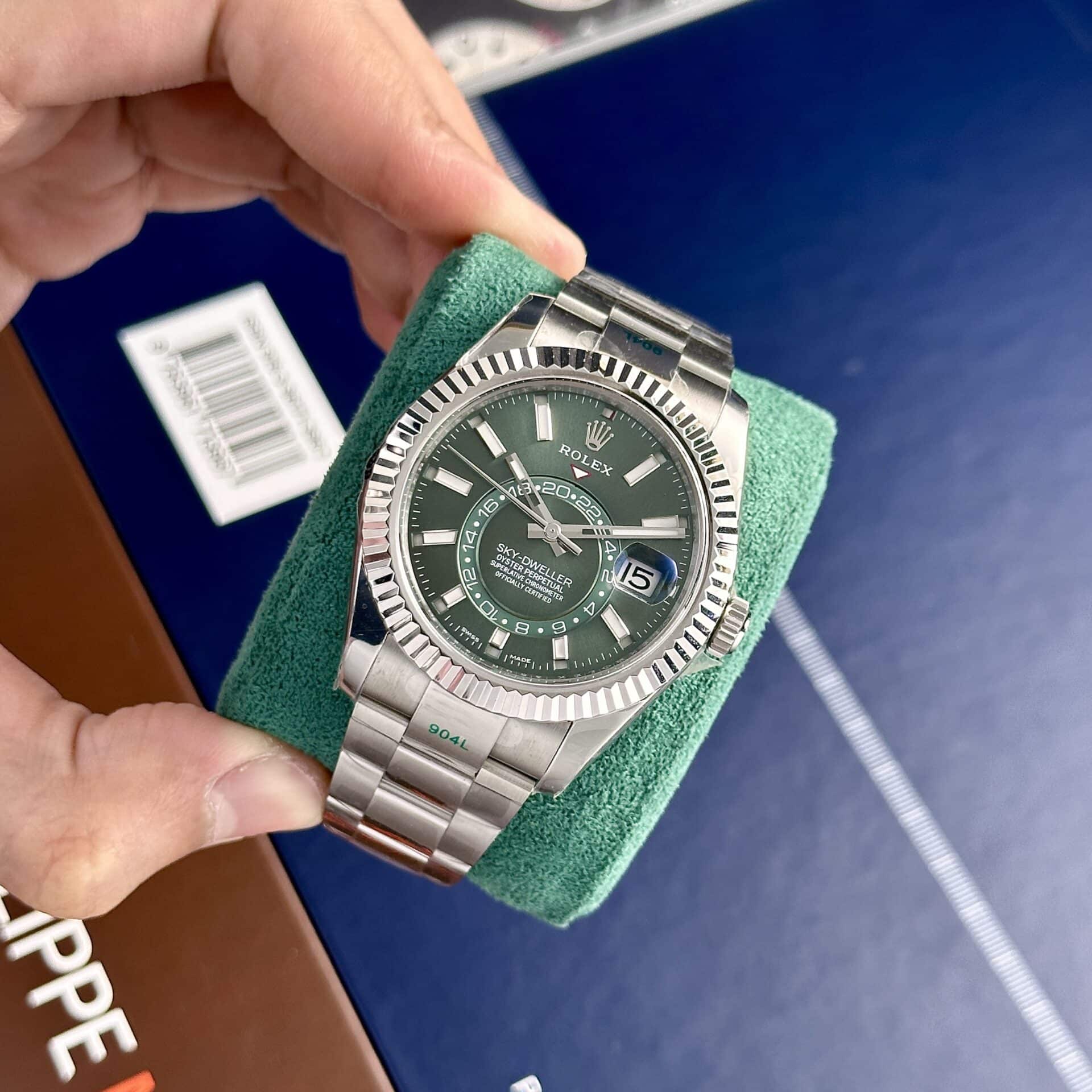 Sky-Dweller 326934 Mint Green Dial Oyster Bracelet Replica 42mm