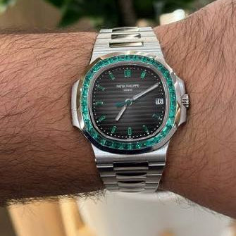 Patek Nautilus 5711/113P-001 Platinum Emeralds Black Dial Swiss Superclone