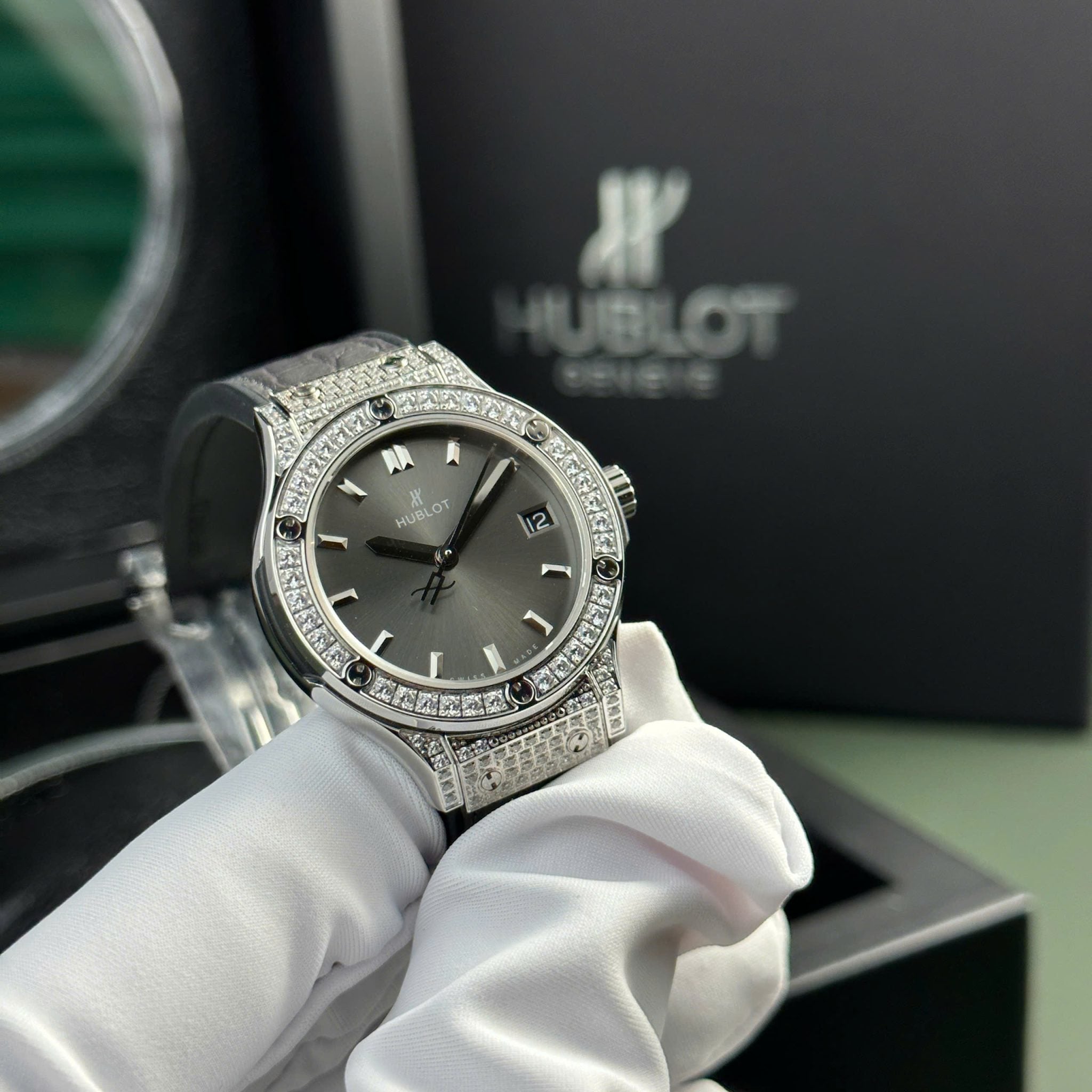 Hublot Classic Fusion Titanium Pavé Grey Dial Leather Strap Ladies Replica 33mm