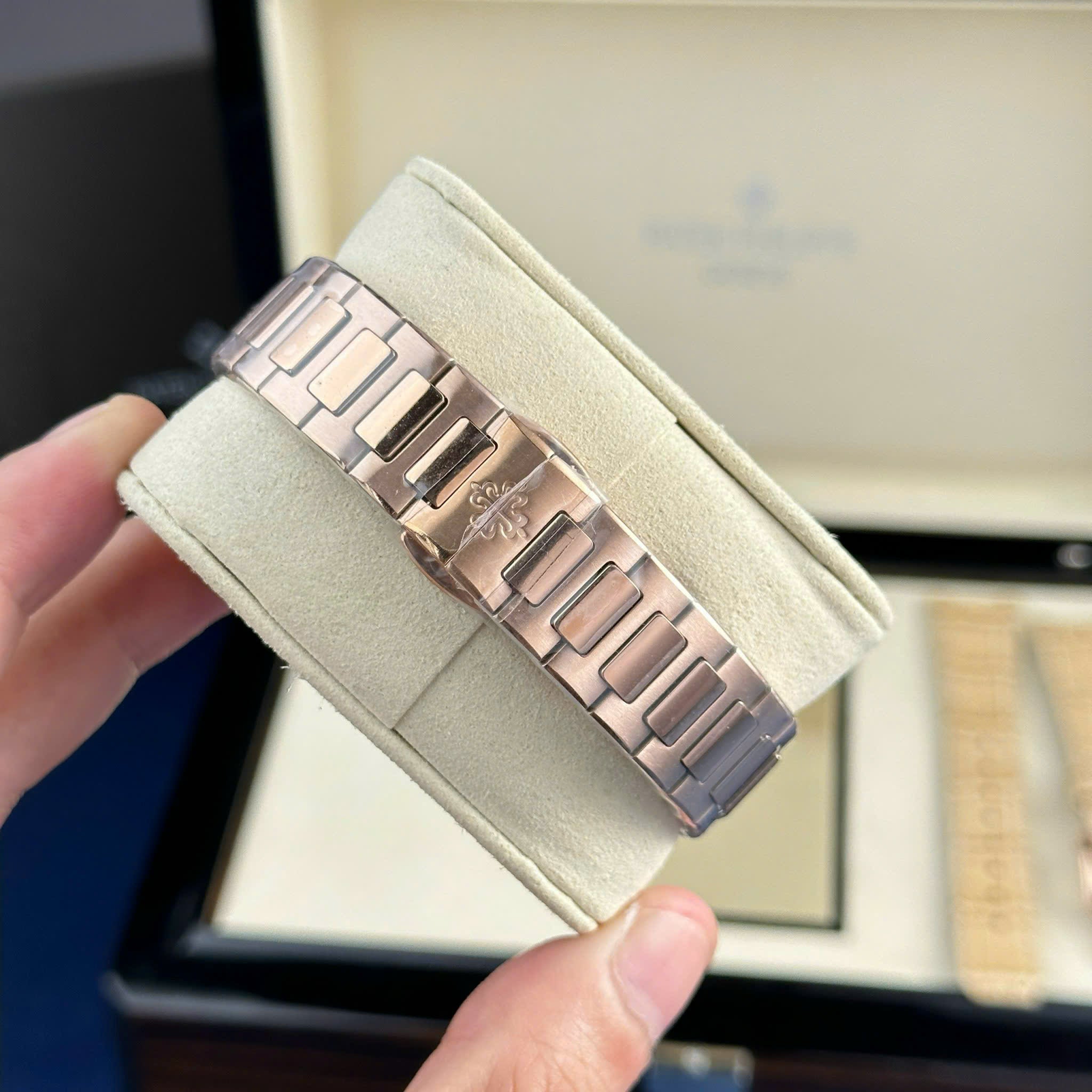 PP Nautilus 7010/1R Golden Dial Rose Gold Lady Watch Quartz Best Replica 32mm