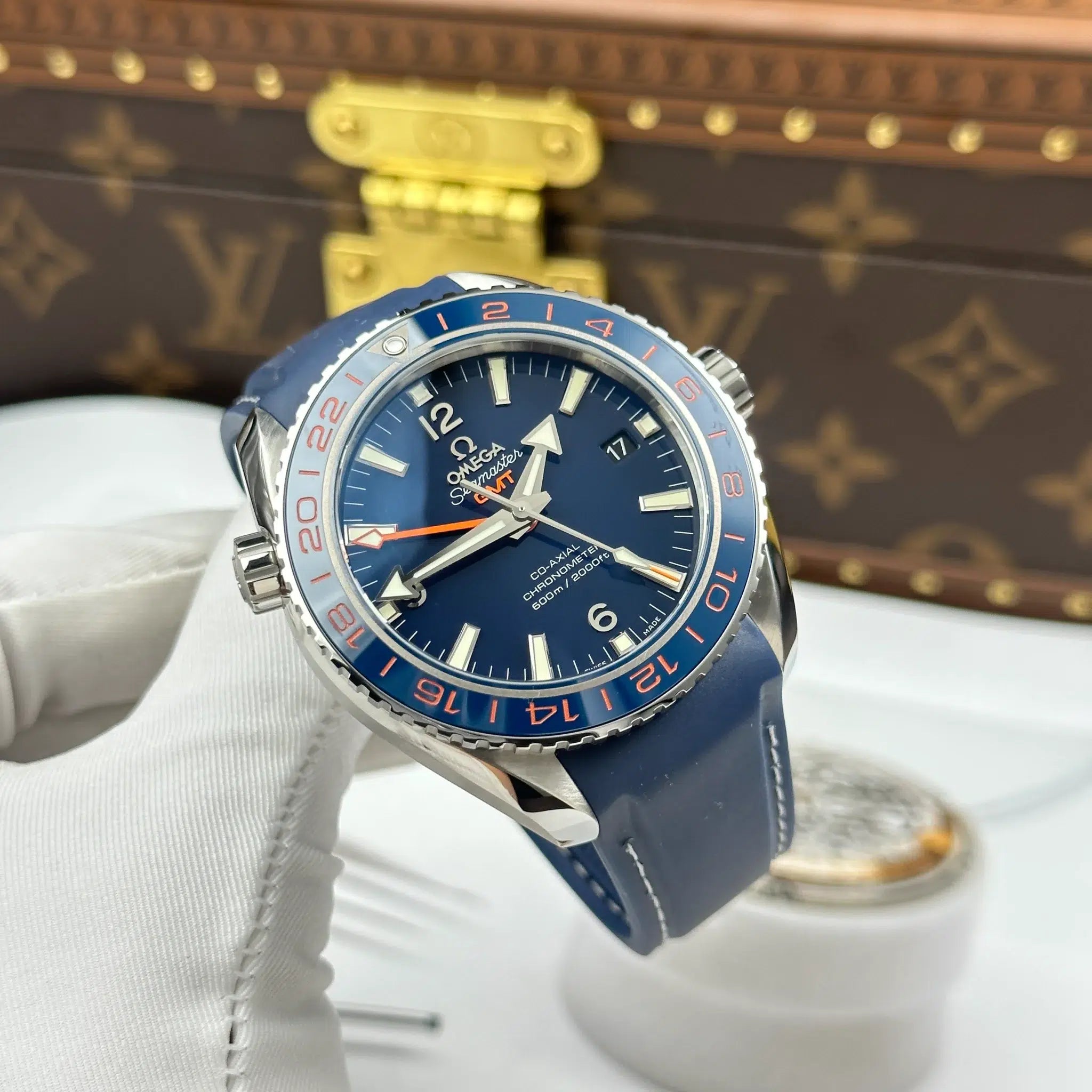 Omega Seamaster Planet Ocean GMT 600M 232.32.44.22.03.001 Blue Dial Rubber Strap 1:1 Best Replica 43.5mm