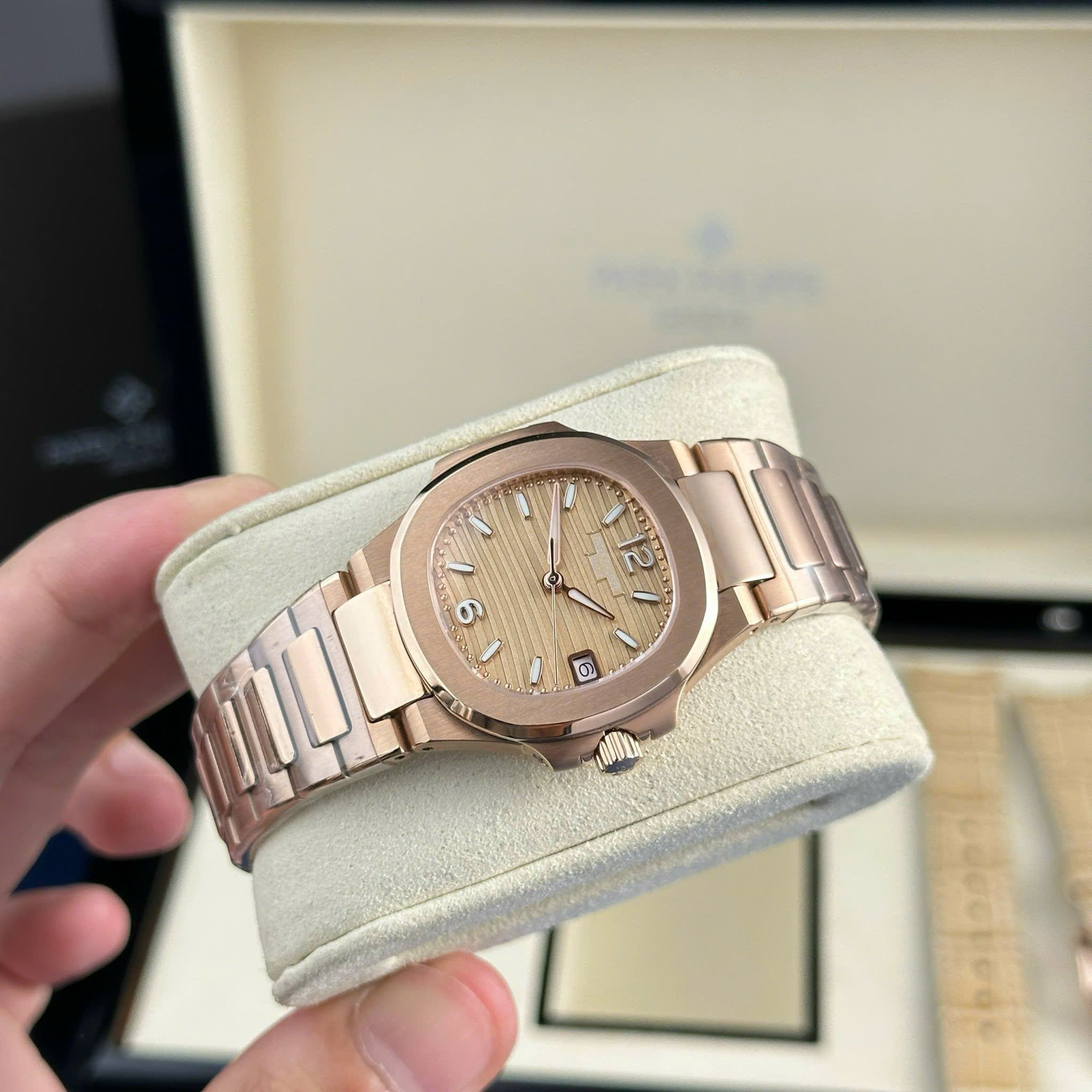 PP Nautilus 7010/1R Golden Dial Rose Gold Lady Watch Quartz Best Replica 32mm