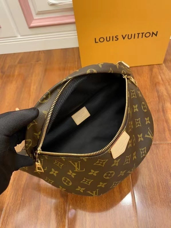 LV Classic Bumbag Monogram M43644 Super Copy