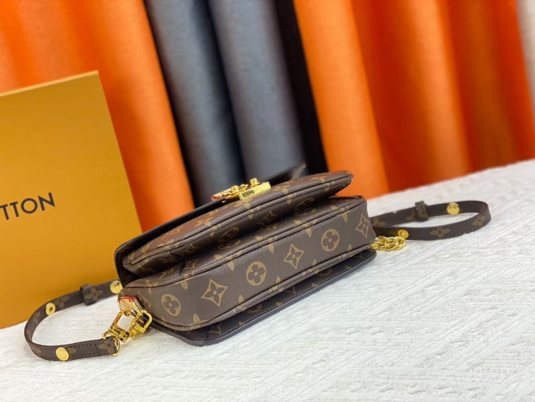LV Pochette Métis East West Monogram M46279 Super Copy