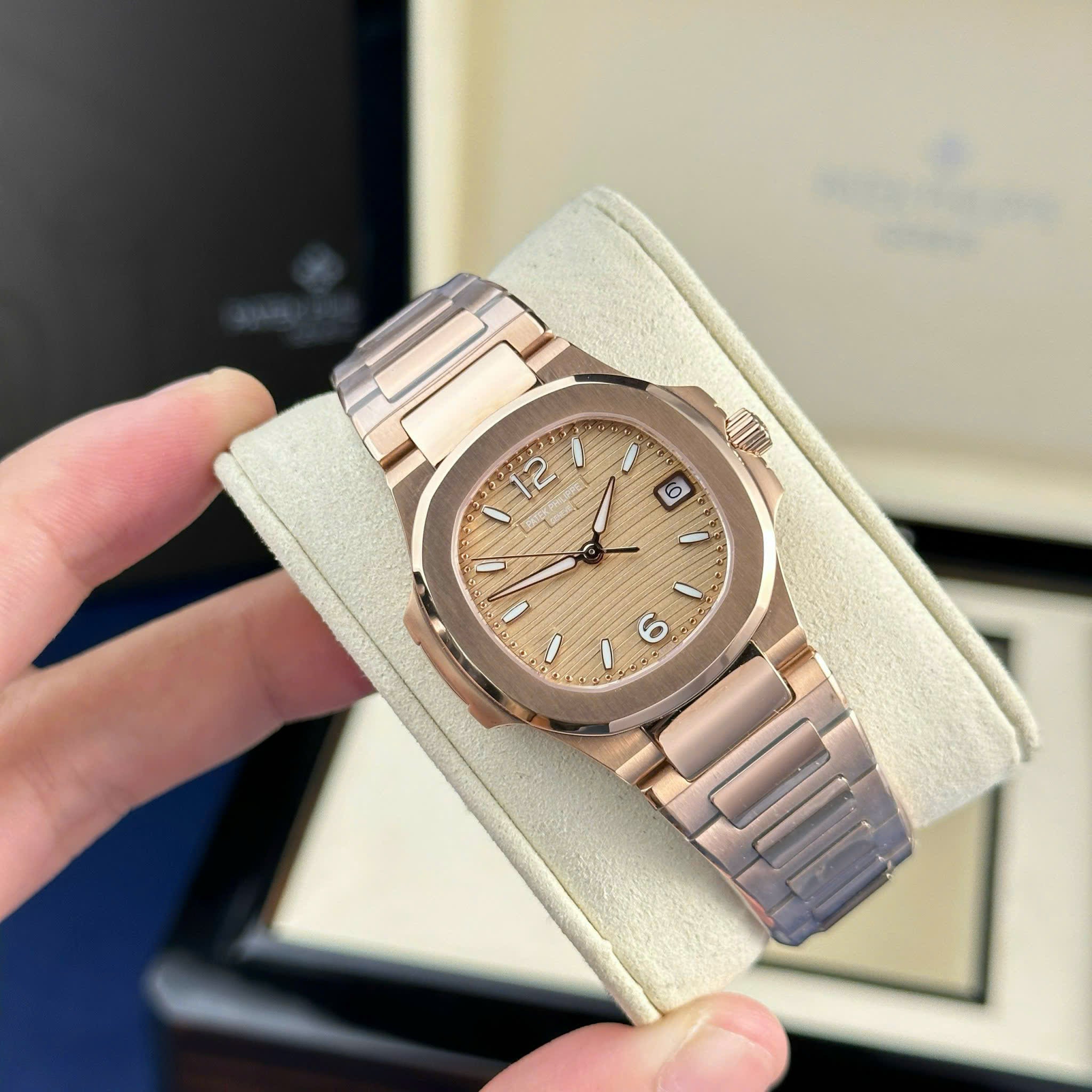 PP Nautilus 7010/1R Golden Dial Rose Gold Lady Watch Quartz Best Replica 32mm