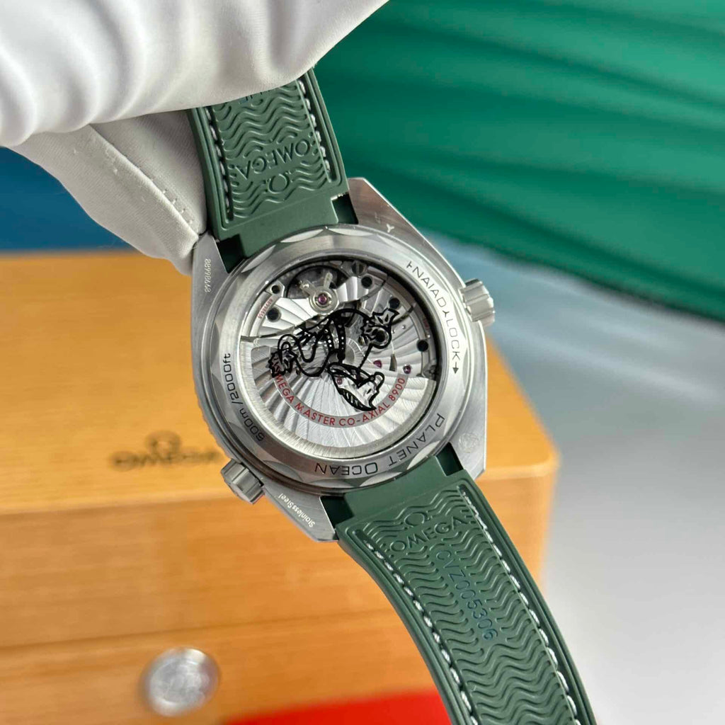 Omega Seamaster Planet Ocean 600M Silver Dial Green Bezel Best Replica VSF 43.5mm